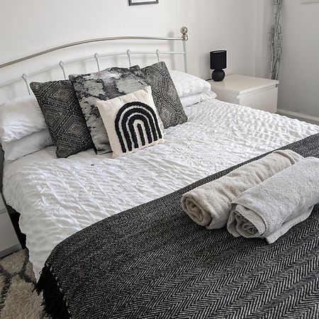 Twenty Four Apartman Hythe  Kültér fotó
